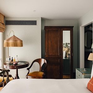 Camera con letto king size